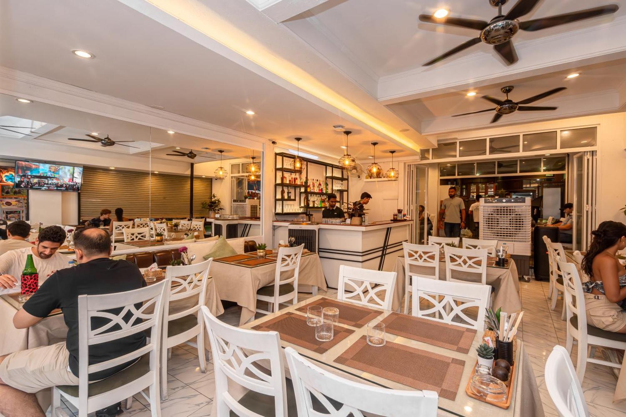 Patong Social Hotel & Restaurant Exterior photo